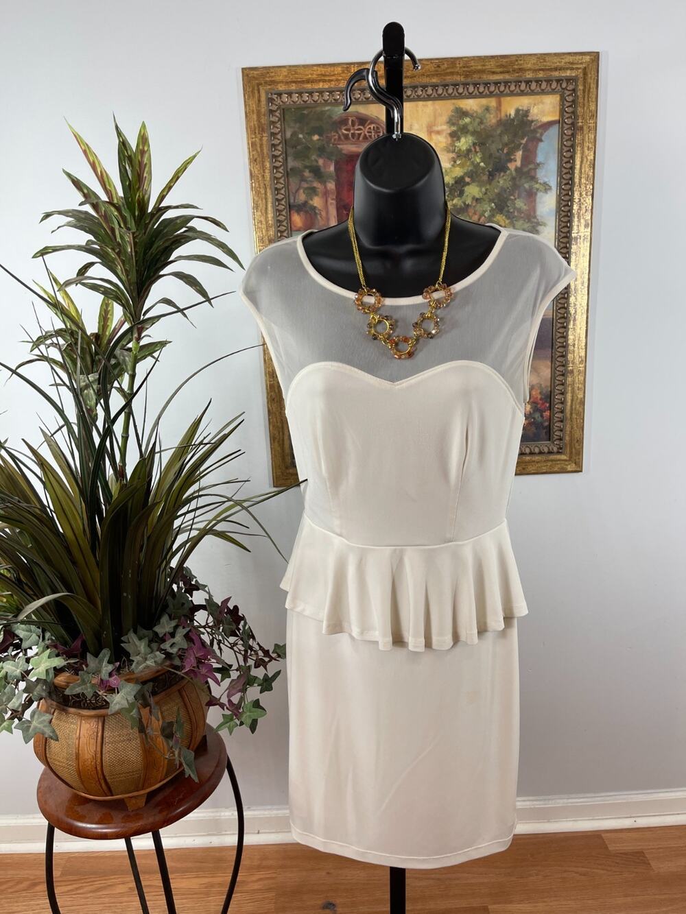 Sweet‎ Storm Peplum Dress Women's Medium Off-White Modern Classic Cocktail Chic